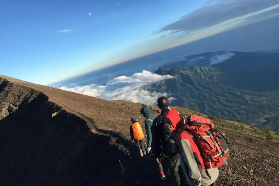 MOUNT AGUNG SUNRISE TREKKING